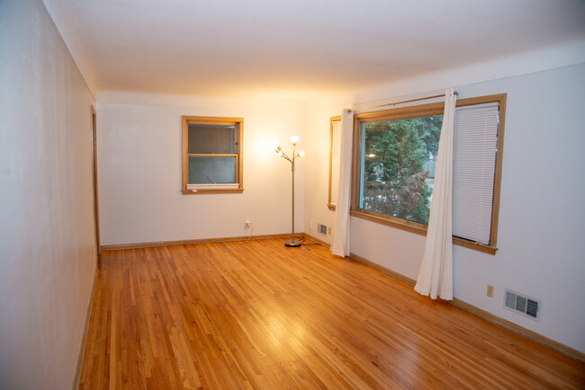 Living room has great South-facing window for tons of natural light. - 1911 Talmage Ave SE