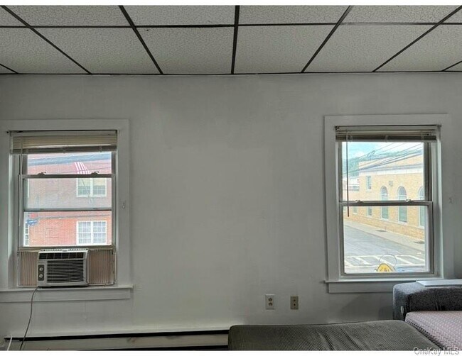 Building Photo - 48 Main St