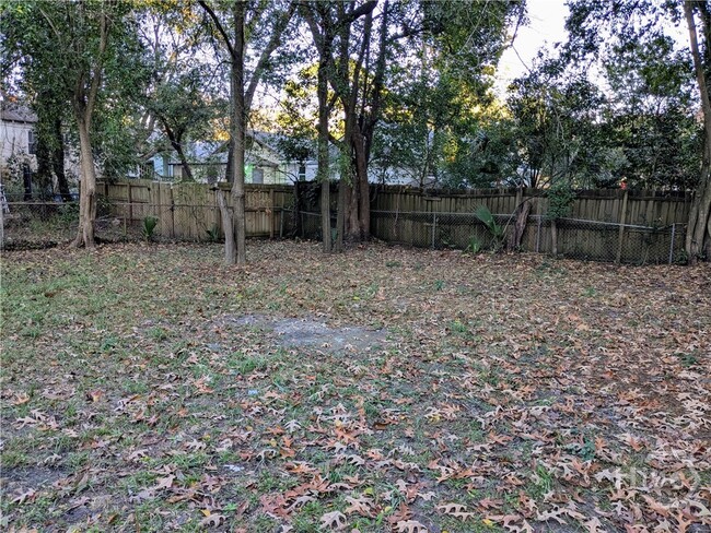 Building Photo - 614 E 37th St