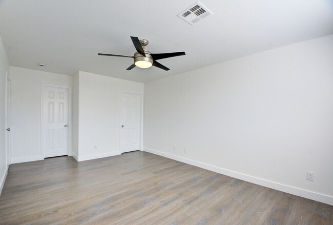 Building Photo - Renovated and Modern. This fantastic 2br in a gated community in Silverado Ranch has all the amen...