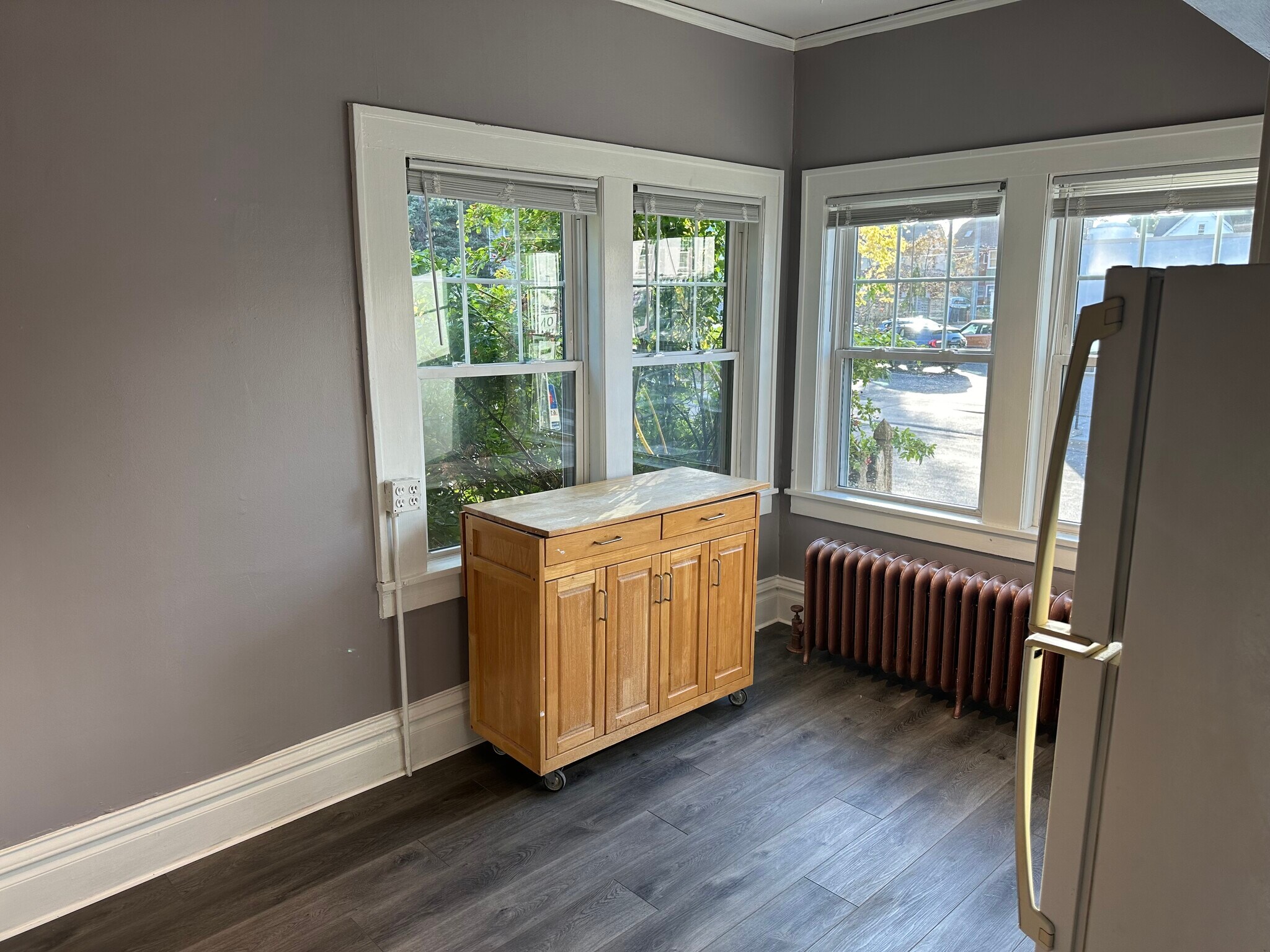 Building Photo - 1523 W Lake St