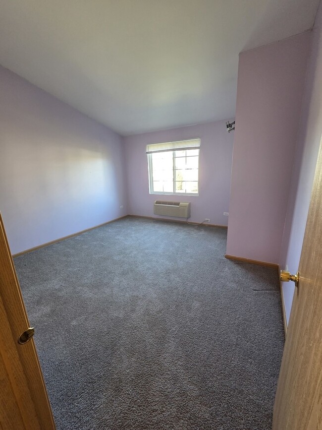 Building Photo - 2125 Silverstone Dr