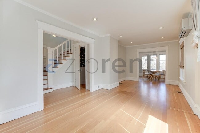 Building Photo - 2038 8th Ave N