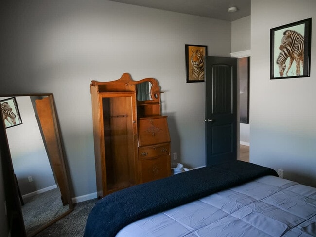 Building Photo - 151 Cub St W