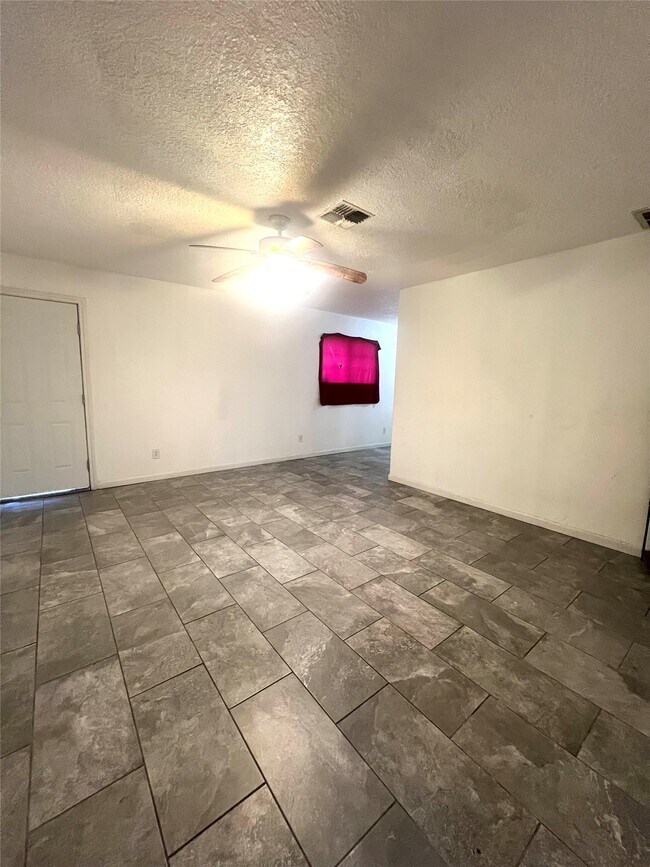 Building Photo - 10515 Sagewind Dr