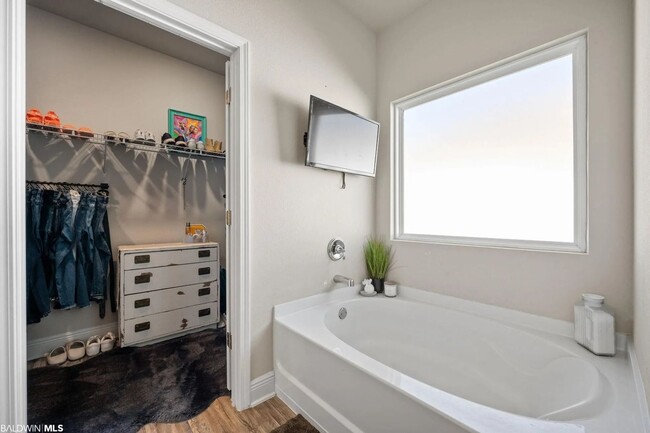 Building Photo - Charming 4BR House in Daphne
