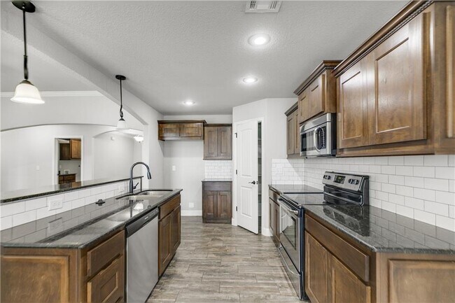 Building Photo - 1100 Ellen Ray Ln