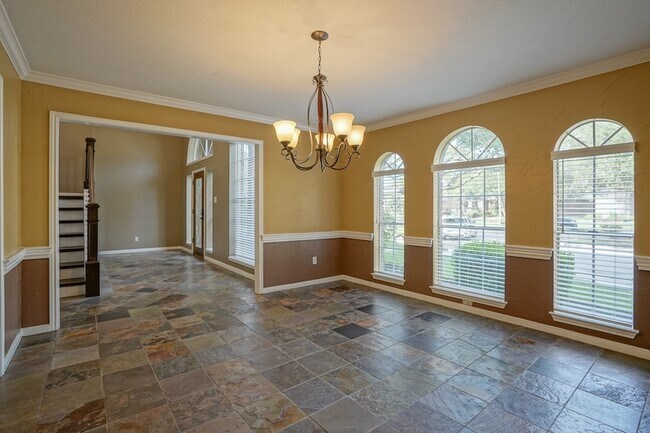 Building Photo - 2108 Lakeway Dr