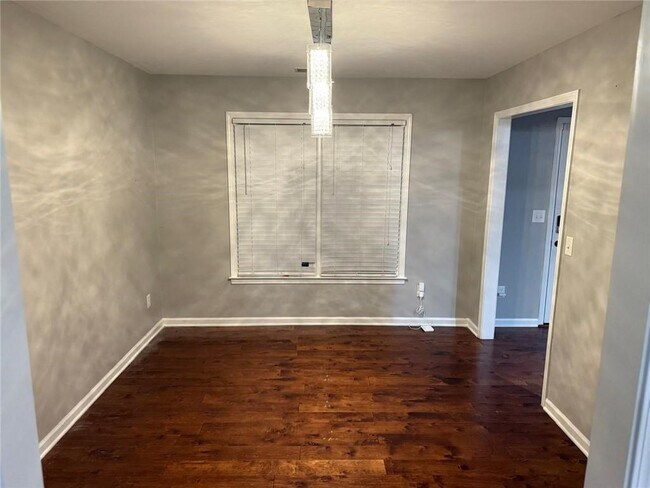 Building Photo - 1682 Greyleaf Ln SE