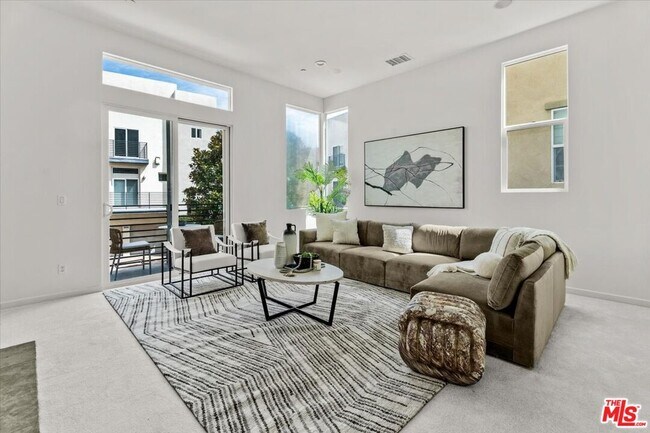 Building Photo - 13027 Bluff Creek Dr