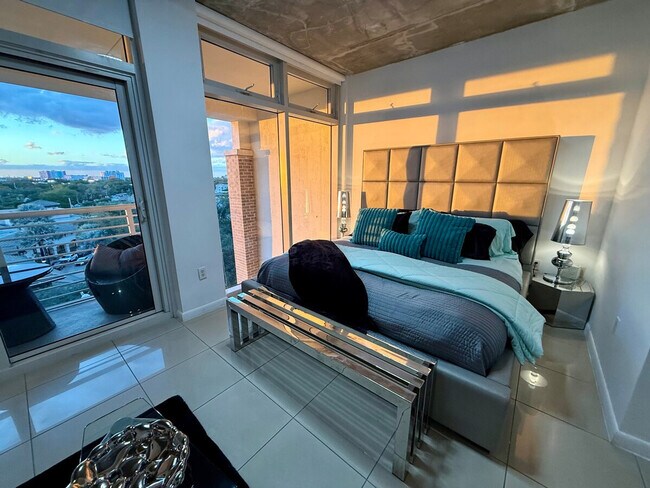 Building Photo - 139 NE 32nd St