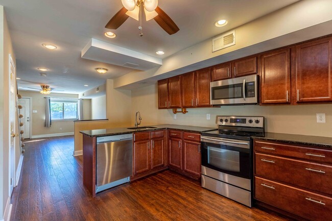 Building Photo - Updated 2 Bedroom 1.5 Bath in Goshen Valley!
