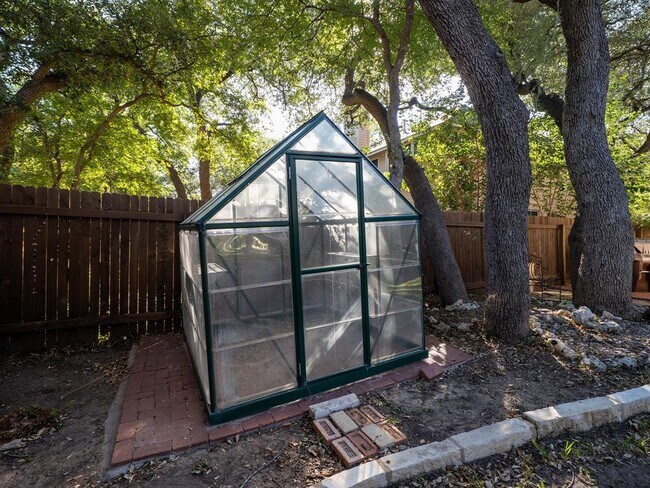 Building Photo - 17200 Poncho Springs Ln