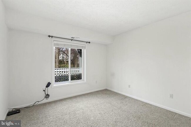 Building Photo - 2222 Hunters Run Dr