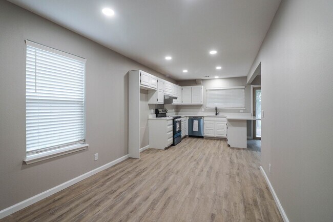 Building Photo - Total Remodel in Bentree - 3bed 2 bath!