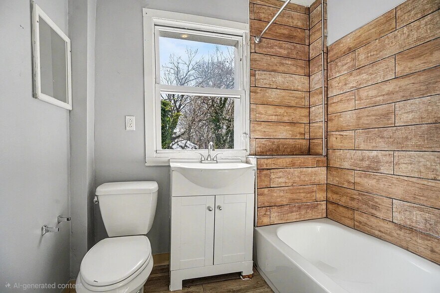 Building Photo - 126 W Elm St