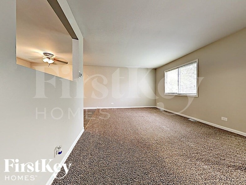 Building Photo - 42 Deerpath Rd