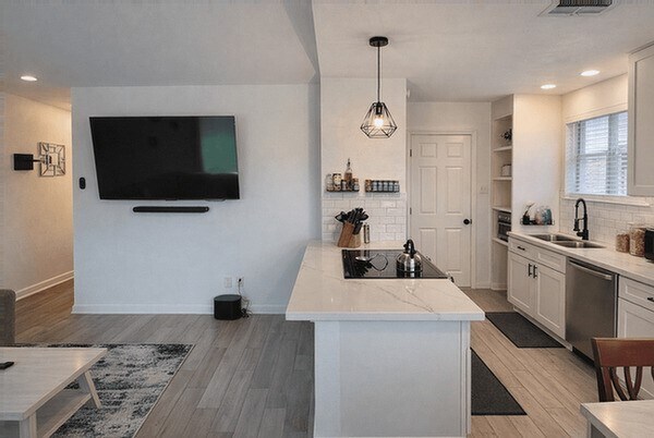 Building Photo - 10907 Sageriver Dr