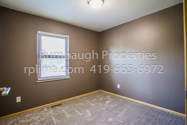 Building Photo - 614 W Ford Ave