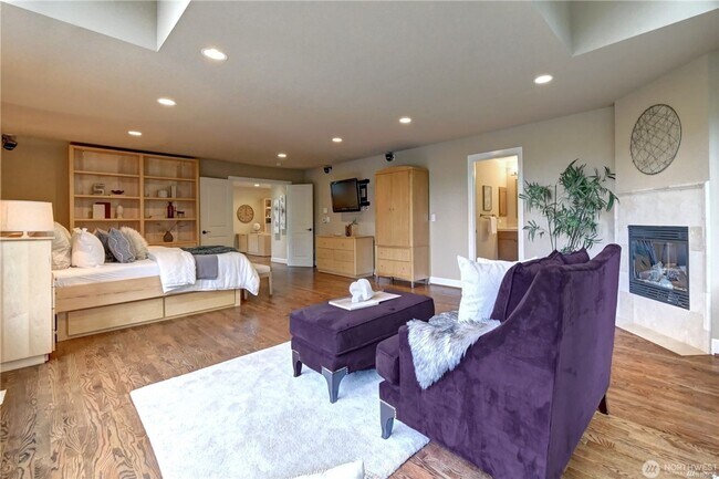 Building Photo - 4bd/2.5ba Kirkland House