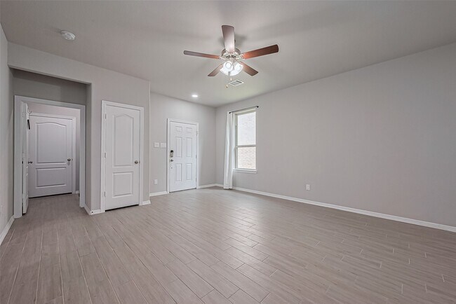 Building Photo - 24742 Russet Bluff Trl