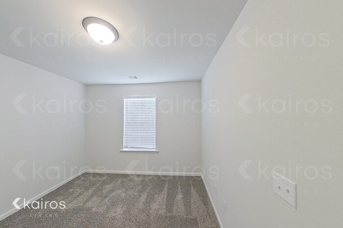 Building Photo - 205 Redwood Ct