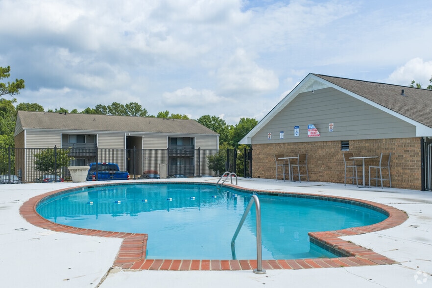 Pool - The Glenwood at Pinson