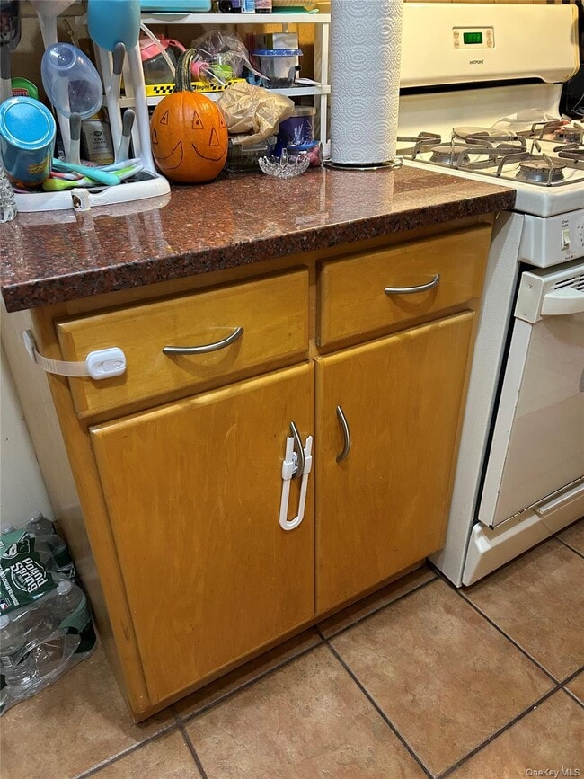 Building Photo - 31-05-31-33 33rd St