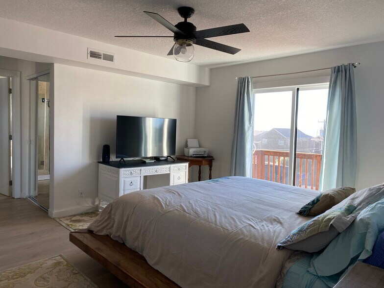 Building Photo - 1140 NW 12th St