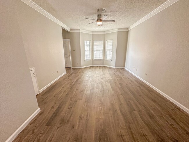 Building Photo - 2 Bedroom, 2.5 Bathroom Boardwalk Condo Near Baylor!