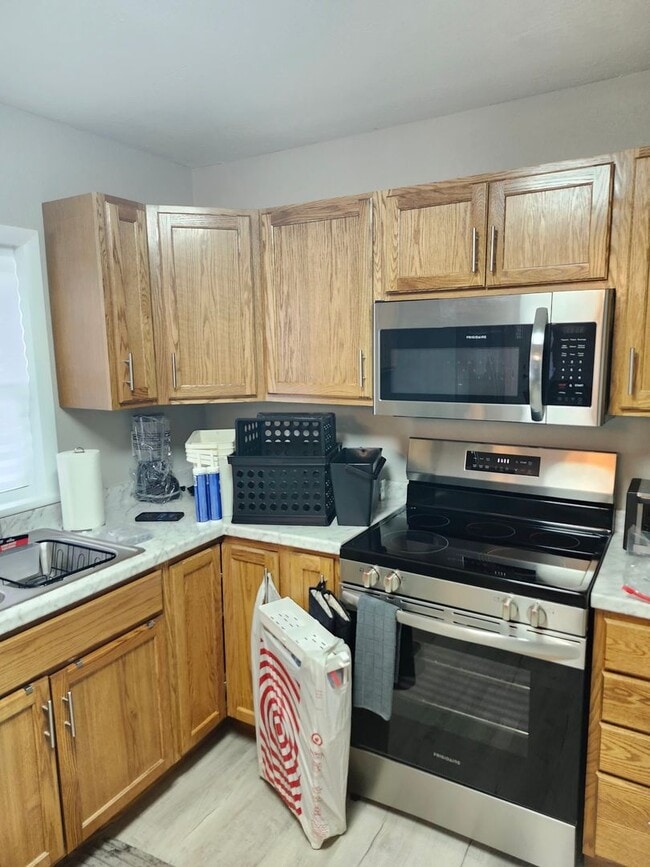 Building Photo - Remodeled FAMCEE Home