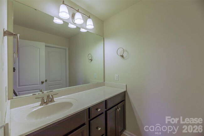 Building Photo - 1310 Middlecrest Dr NW