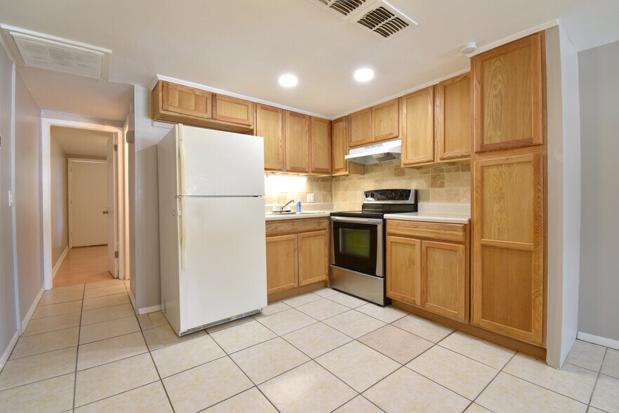 Building Photo - 639 Dogwood Ct