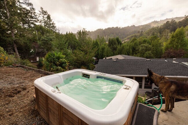 Building Photo - 30 Barranca Rd