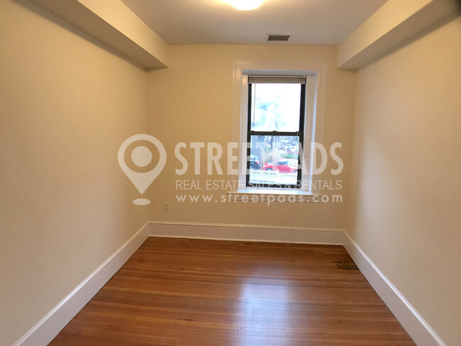 Building Photo - 881 Massachusetts Ave