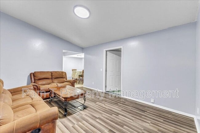 Building Photo - 11403 Largo Dr