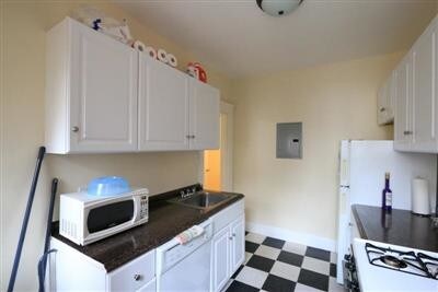 Building Photo - 17 Forest St