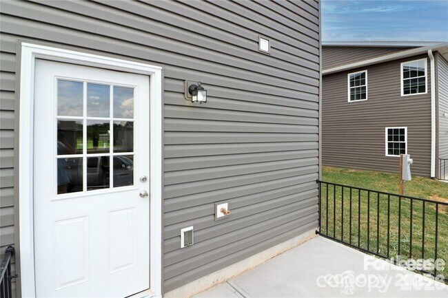 Building Photo - 3967 Newhall Dr NW
