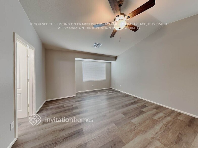 Building Photo - 7261 W Glenn Dr