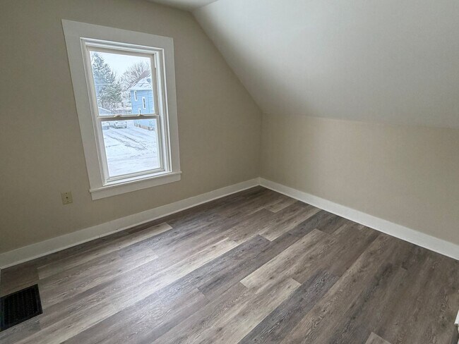 Building Photo - Vine, 732-734