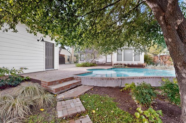 Building Photo - 2323 Barberry Dr