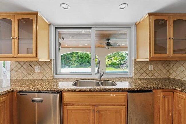 Building Photo - 1120 E Tropical Way