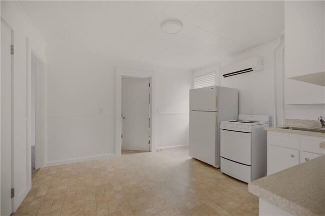 Building Photo - 26 Freebody St