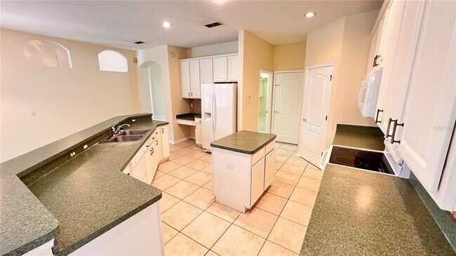 Building Photo - 7823 Fernleaf Dr