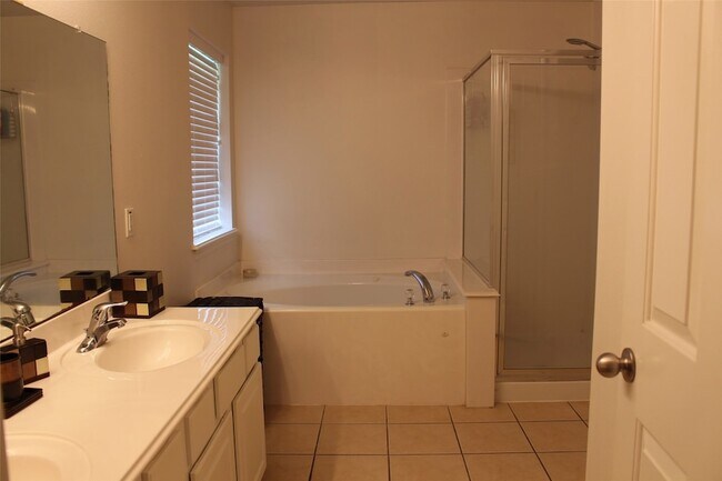 Building Photo - 2507 Liza Ct