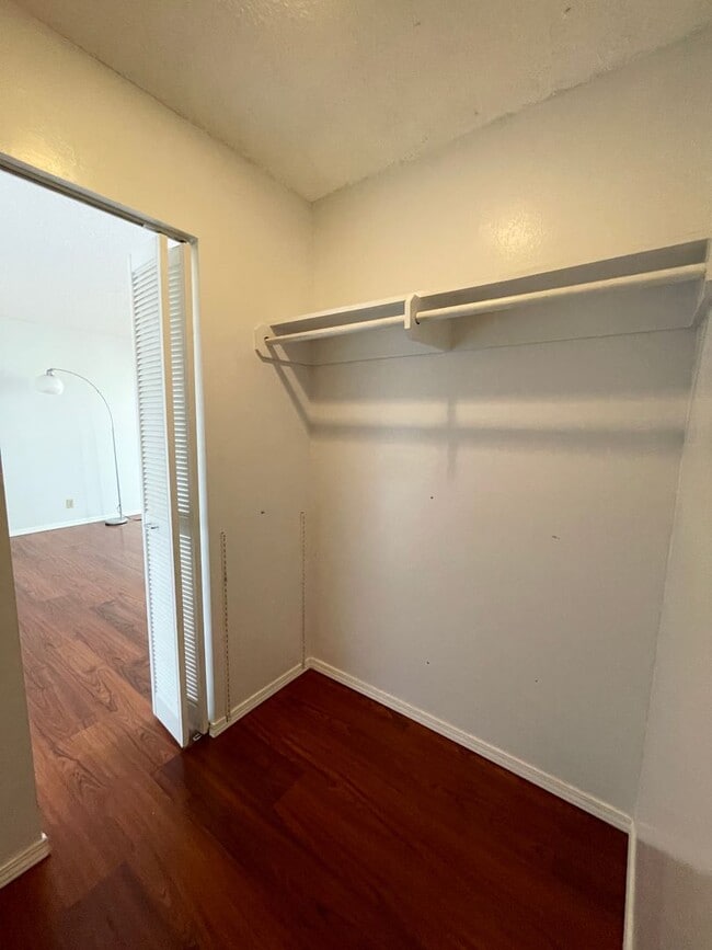 Building Photo - Well Maintained 3 Bed, 2.5 Bath Townhome i...