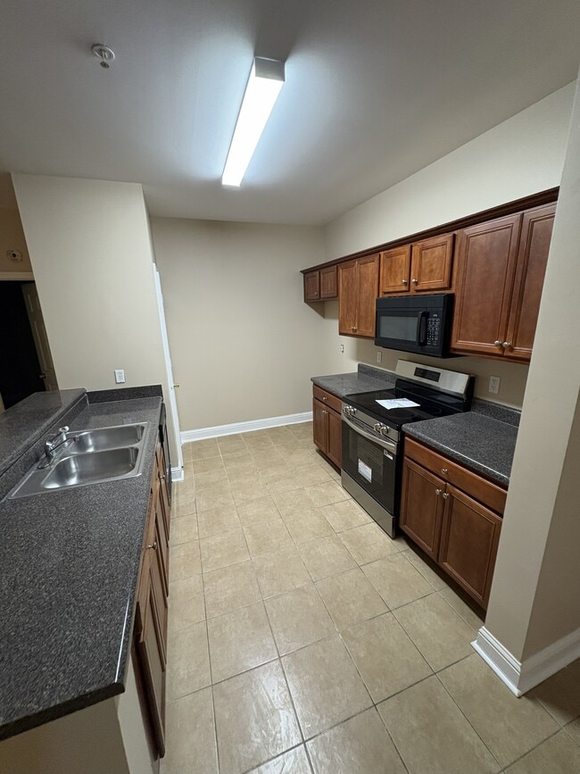 Building Photo - 3323 Town Creek Cir