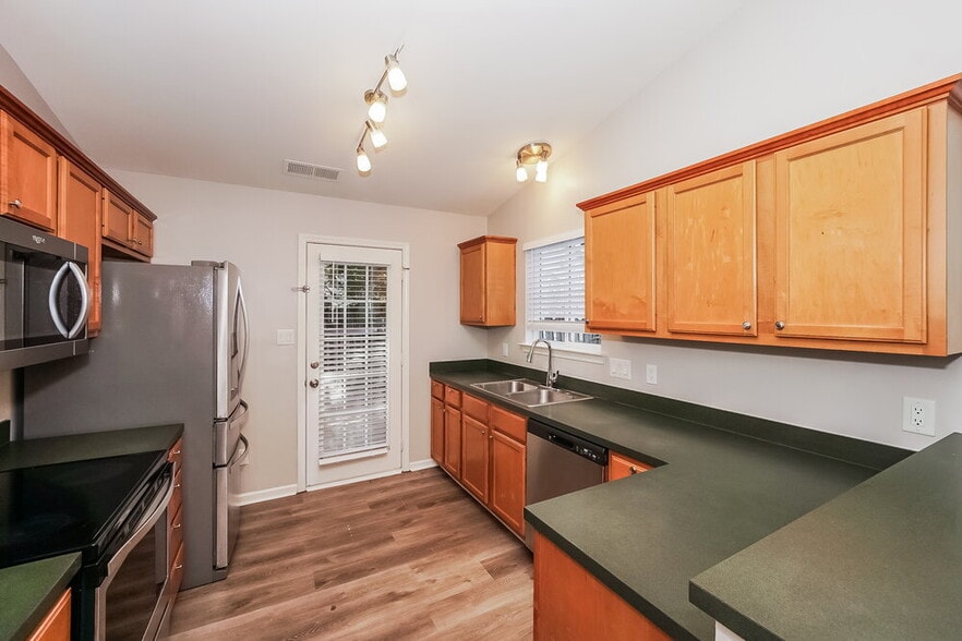 Building Photo - 3002 Salmon River Dr