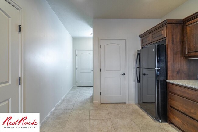Building Photo - 3 Bedroom Townhome in Buena Vista Community