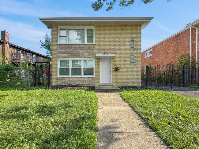Primary Photo - 432 Hickory St